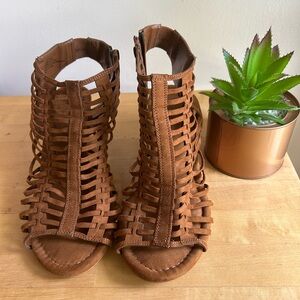 Torrid gladiator tan wedge sandals! 🌟